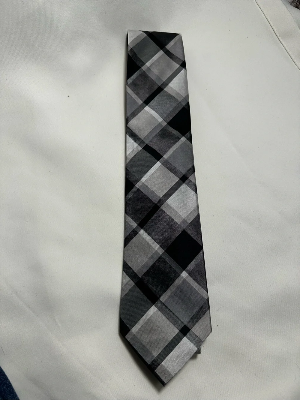 A45. Calvin Klein 100%Silk Tie Gray Black Silver Plaid classic Tie.